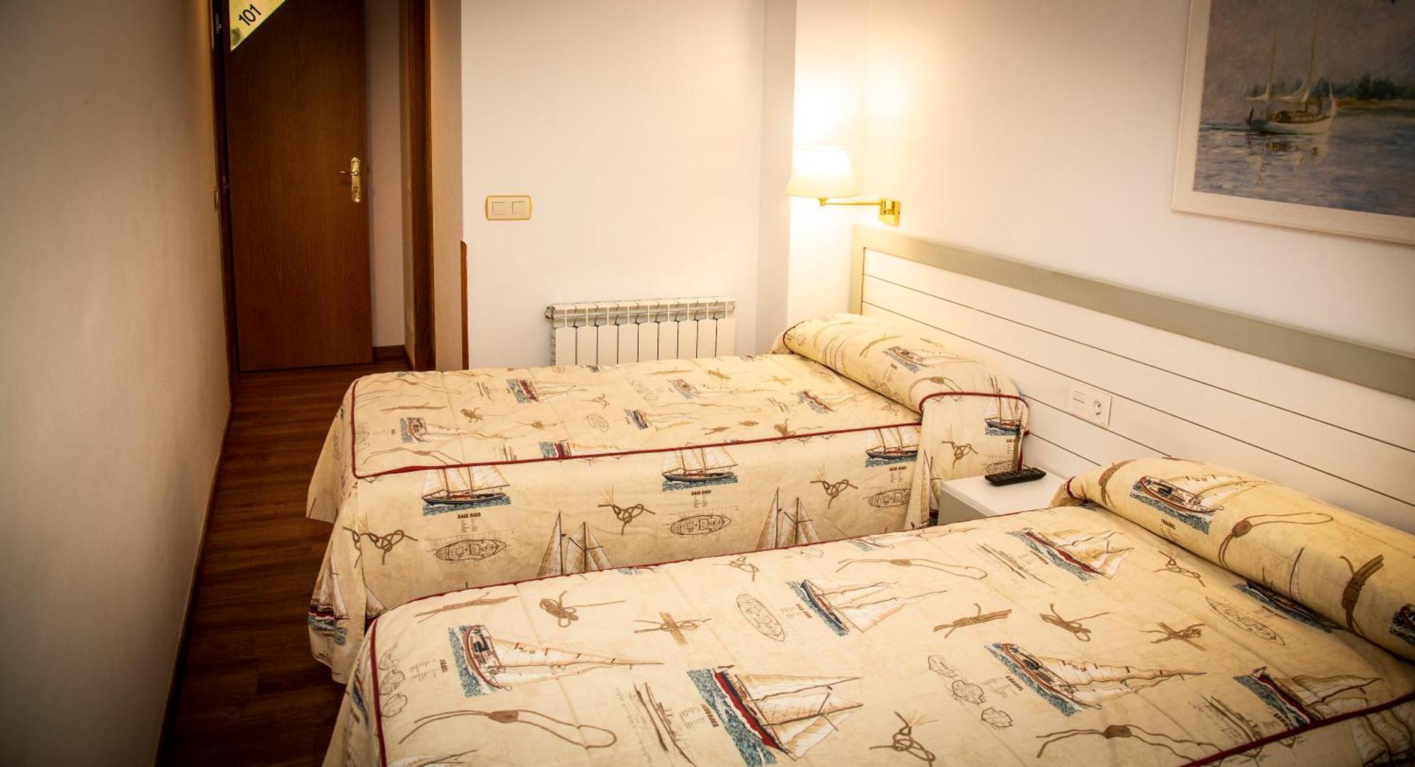 Isabel - Suarez Inclan 38 Hotel Cudillero Room photo