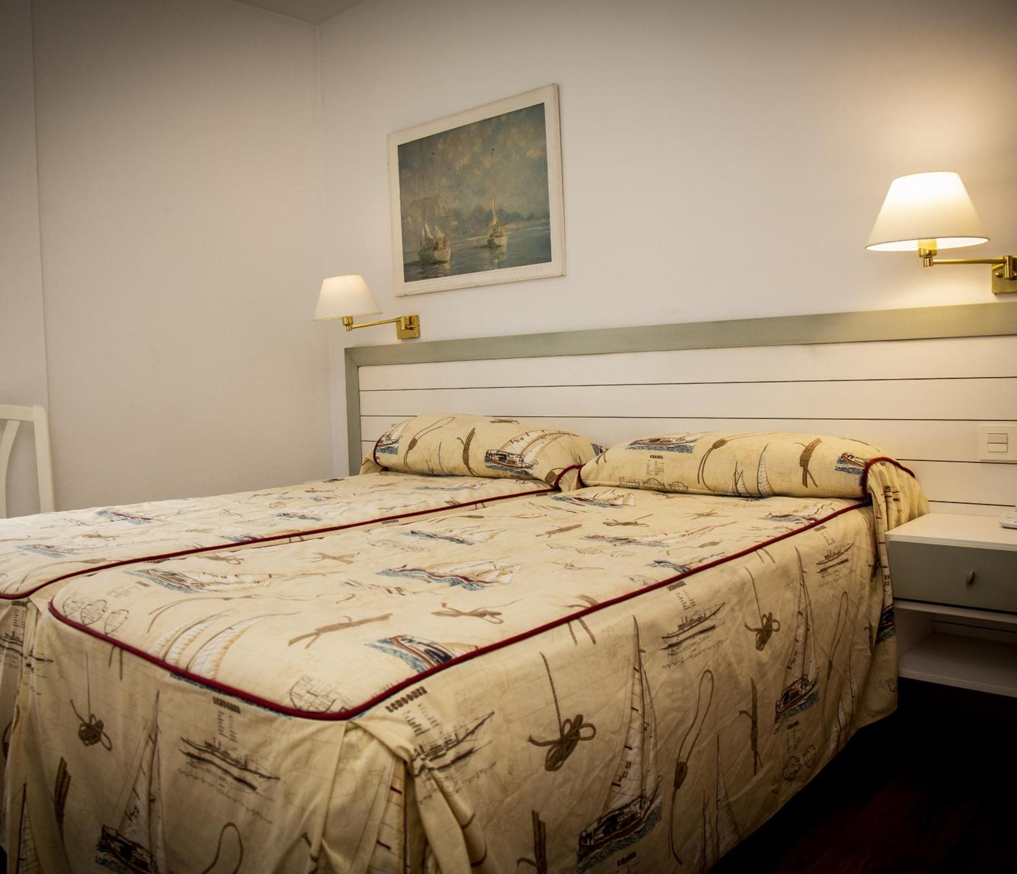 Isabel - Suarez Inclan 38 Hotel Cudillero Room photo